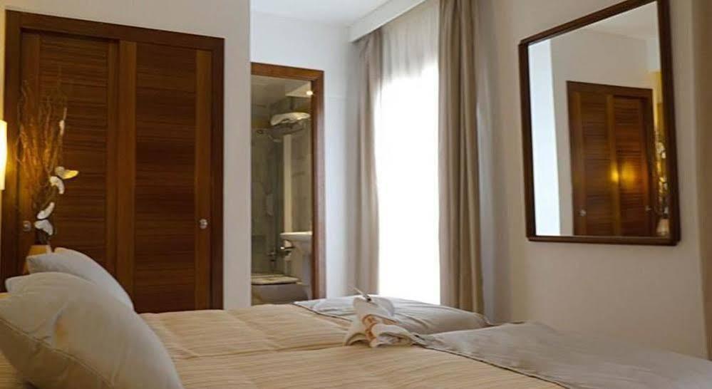 Hostal Ciutadella Ciutadella  Esterno foto